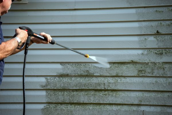 Vinyl Siding Power Washing in Palm Harbor