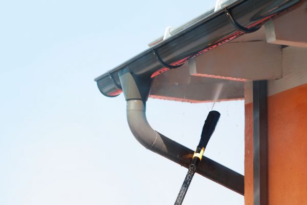 Eaves Power Washing in Palm Harbor